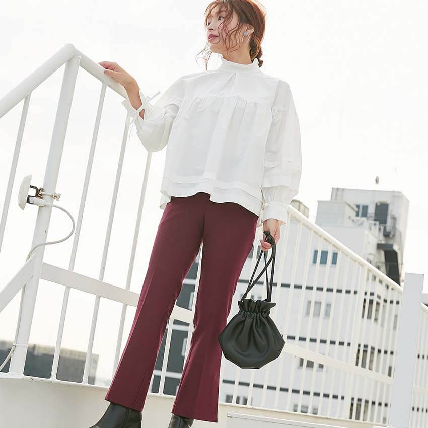 スリット入りフレアパンツ